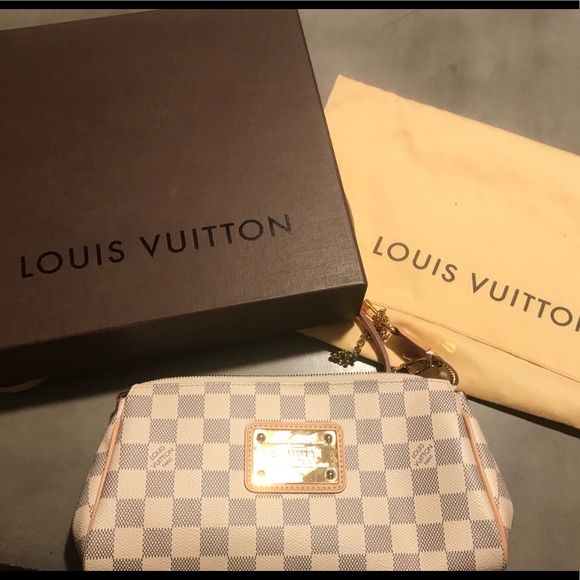 Louis Vuitton Handbags - Louis Vuitton crossbody purse